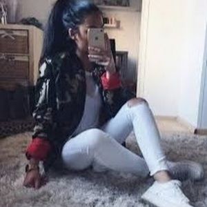 Meet your Posher, Mia